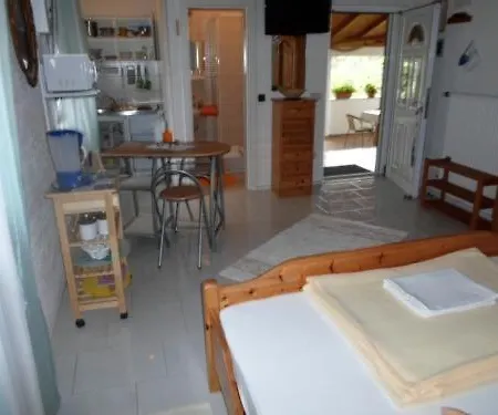 In With Terrace, Air Conditioning, Wi-fi *