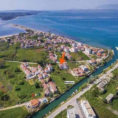 In With Terrace, Air Conditioning, Wi-fi Apartman Nin