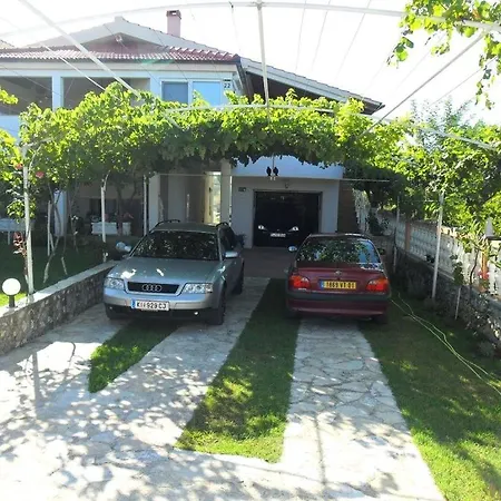 شقة In With Terrace, Air Conditioning, Wi-fi