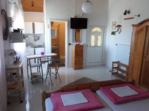 In With Terrace, Air Conditioning, Wi-fi نين